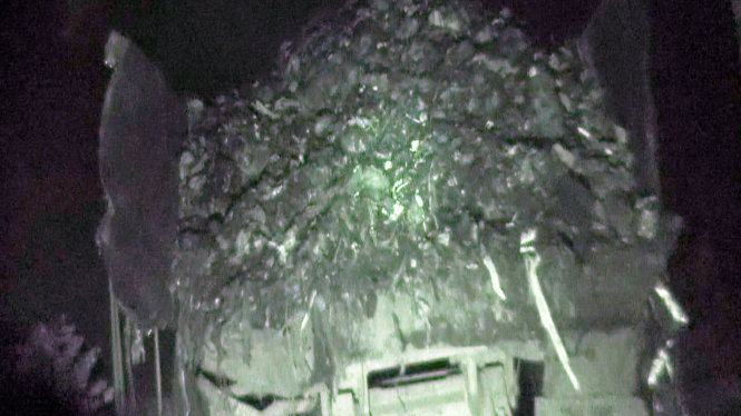 Mang[-]rác[-]đem[-]chôn[-]do...[-]xúc[-]nhầm(!)